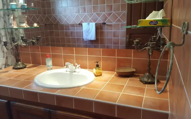 Agréable chambre d'hôtes, SDB, piscine, carbet cuisine.