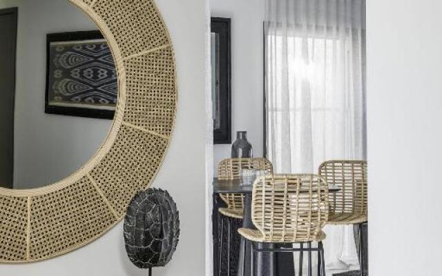 The Seaview - Designer Beachfront House