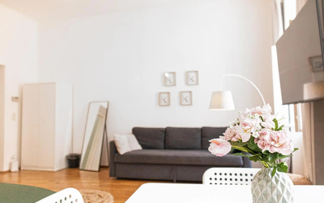 Smart 2BR Apt. Perfect for Longstays near Rennweg