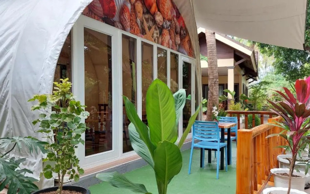 Shenanigans Glamping Resort