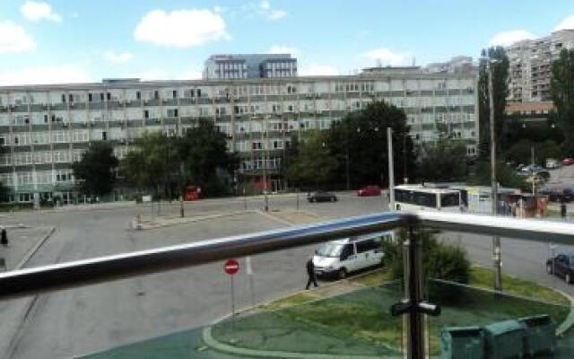 Hotel 007