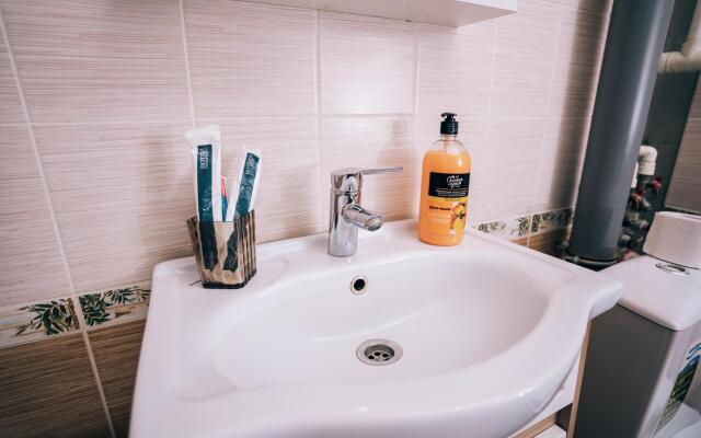 Атлант на переулке Здоровья 90/1