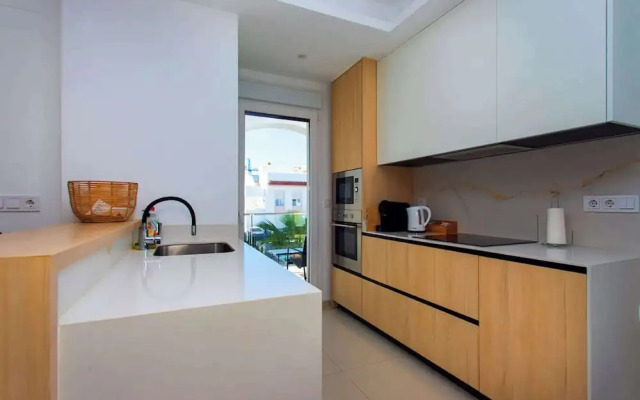 Sunset Paradise - Sleeps 4, Pool, Terrace & Views
