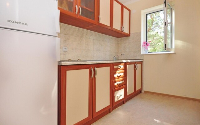 Stunning Home in Mimice With Wifi and 2 Bedrooms