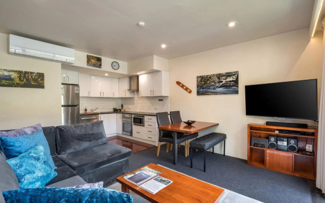 Lantern 1 Bedroom Balcony with mountain View