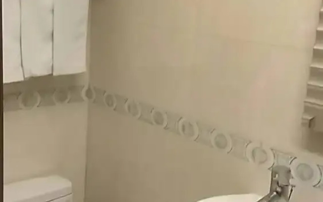 Meets Happy Hotel