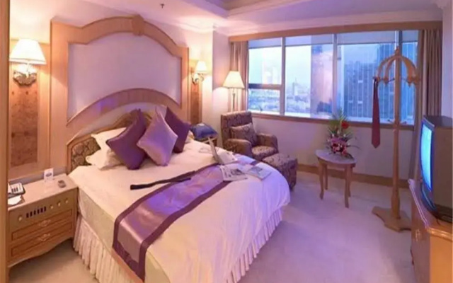 Kunming Green Land Hotel