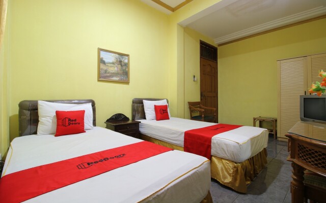 RedDoorz Plus near Galeria Mall