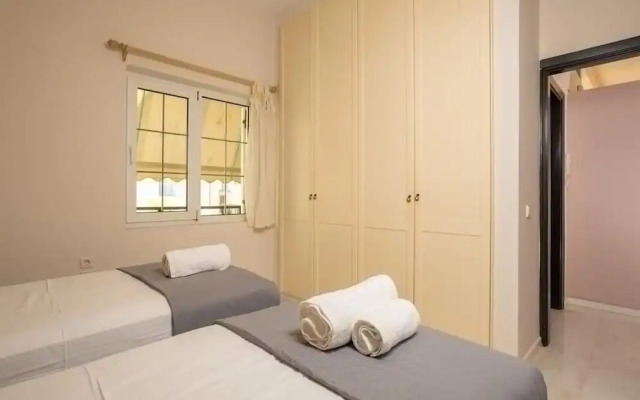 The White Marble Luxury City Apt