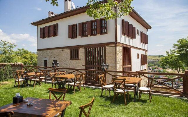 Saffronia 1900 Boutique Hotel