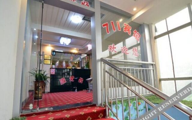711 Hotel