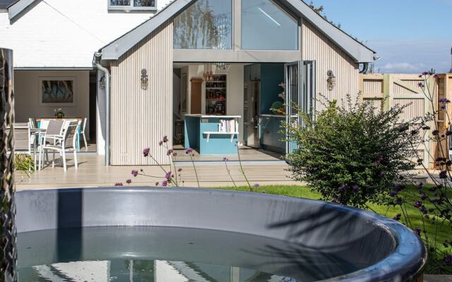 The Salt House - Luxury Home With Pool Hot Tub