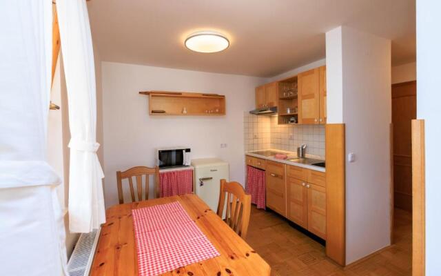 Domačija & Apartmaji Katrnjek