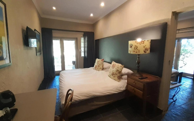 Shangri-La Country Hotel