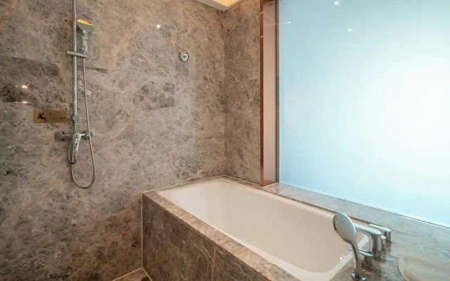 Serene Yuhua Hotel