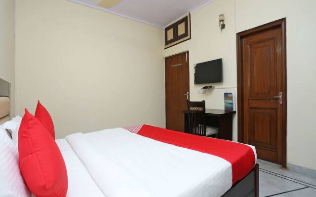 OYO 15738 Hotel Awesome Villa