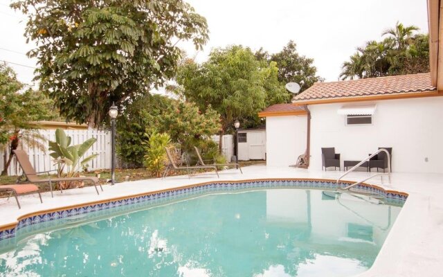 Tata's Hollywood Vacation Home