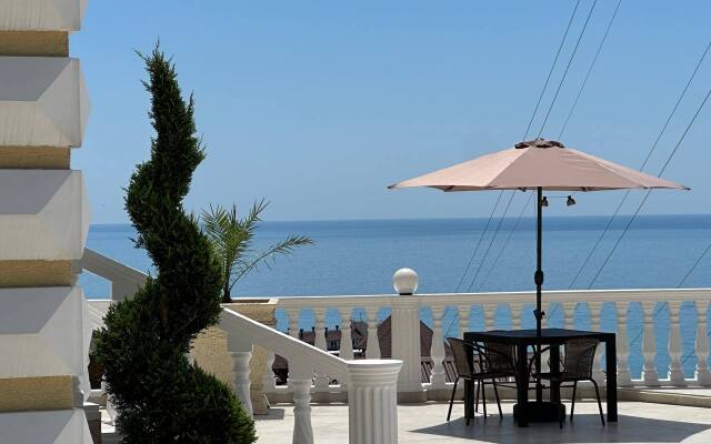 Ani Loo Hotel