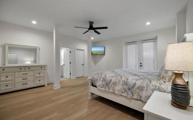9866beachsidebeautypcwh - Beachside Beauty at Surfview Paradise