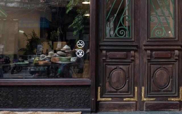 Centraltique Downtown - Bespoke Colonial House Near Hoan Kiem Lake