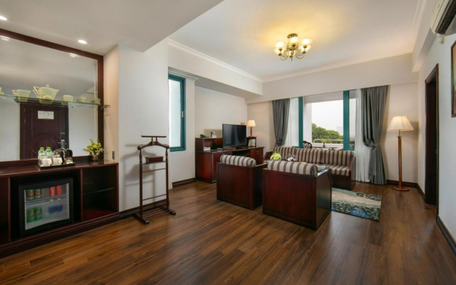 The Tray Hotel