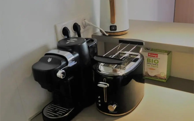 Apt Golfe Juan - 5min des plages - Parking privée - Piscine Rooftop