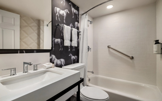 Crowne Plaza Louisville Airport Expo Ctr by IHG