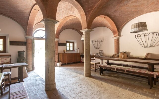 Secluded Apartment in Rapolano Terme with Garden