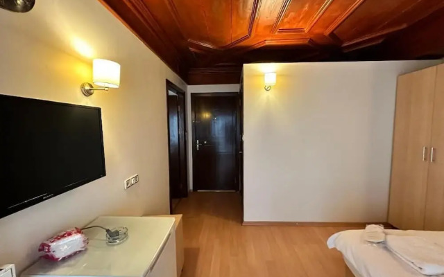 Adil Konak Hotel
