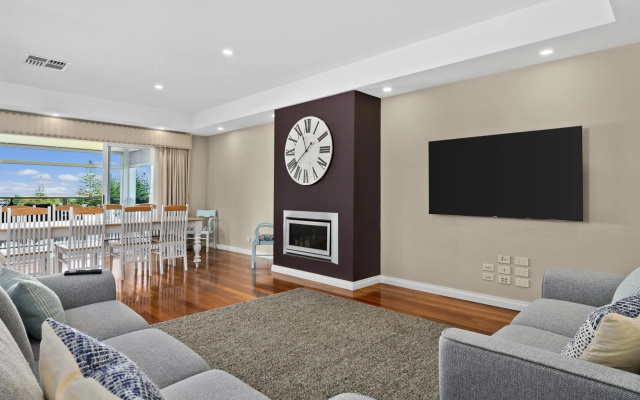 Wauwa-ana ~ Moana – Lobby – Adelaide