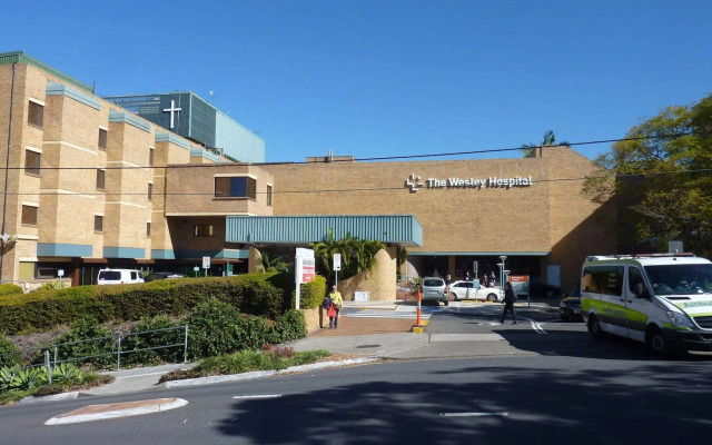 Toowong Inn & Suites