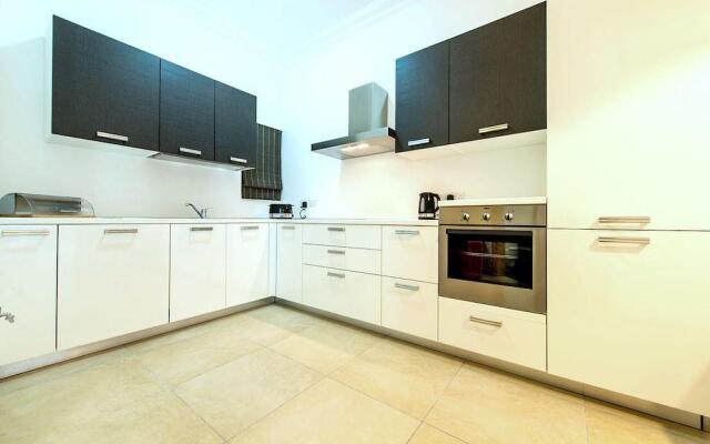 Luxury Apartment With Pool and Terrace, Top Location