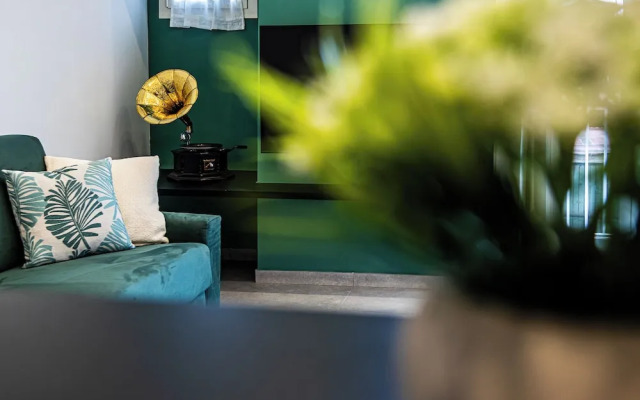 Alyde Apartments