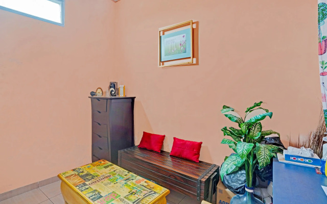 OYO 90234 Dhoho Family Guest House