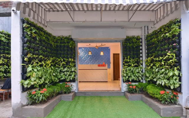 OYO Townhouse 539 Transit Express