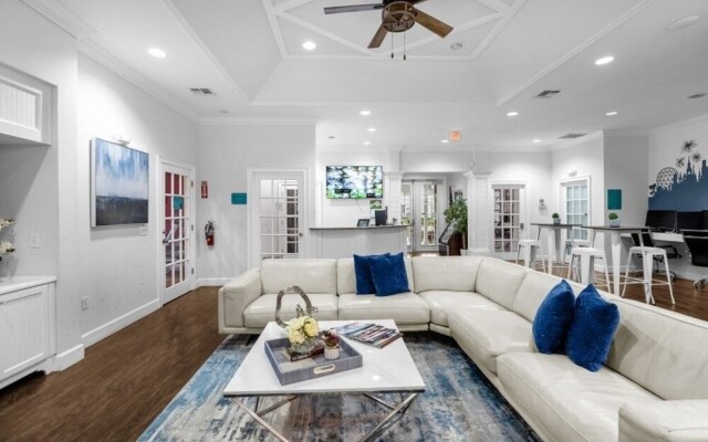4 Bedroom Lucaya Village Townhouse by RedAwning