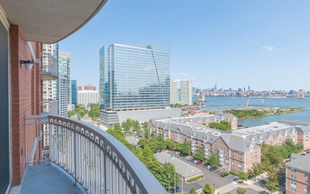 Skyline Luxury Home Suites at Newport