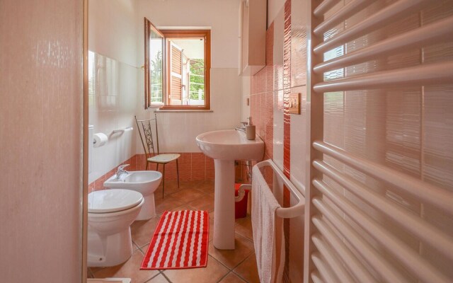 Beautiful Apartment in Monforte D'alba With 1 Bedrooms