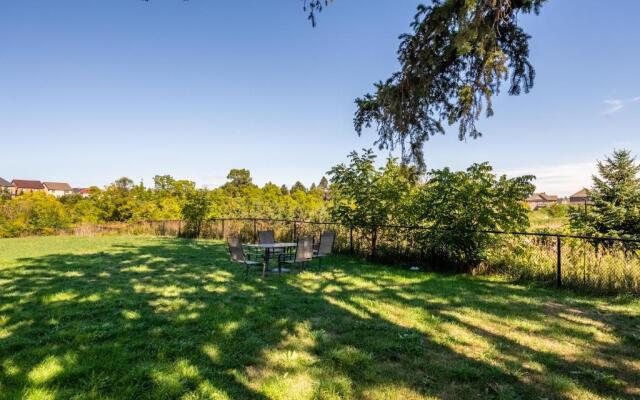 Beautiful Family Villa, Pond Facing with Huge Backyard