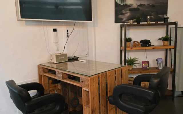 Luftiges Upcycling Studio im EG - Zentral