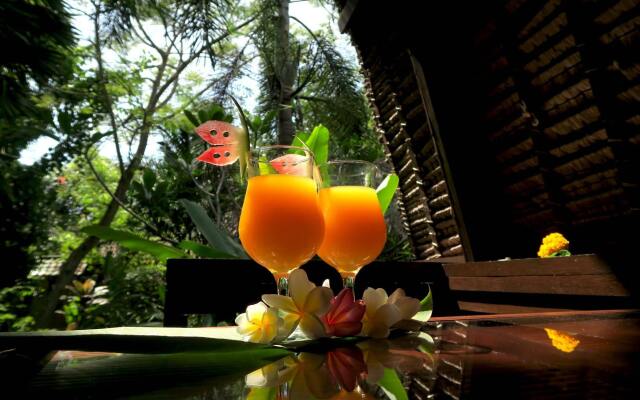 Cili Emas Oceanside Resort