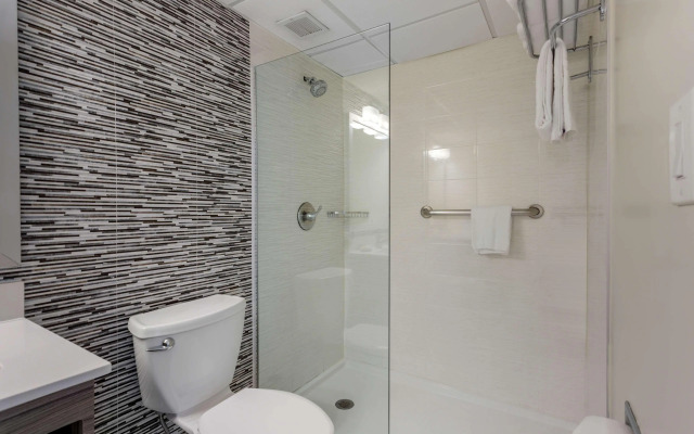 Best Western Plus Brooklyn Bay Hotel