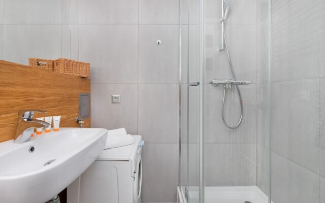 Świętojańska Studio Gdynia by Renters