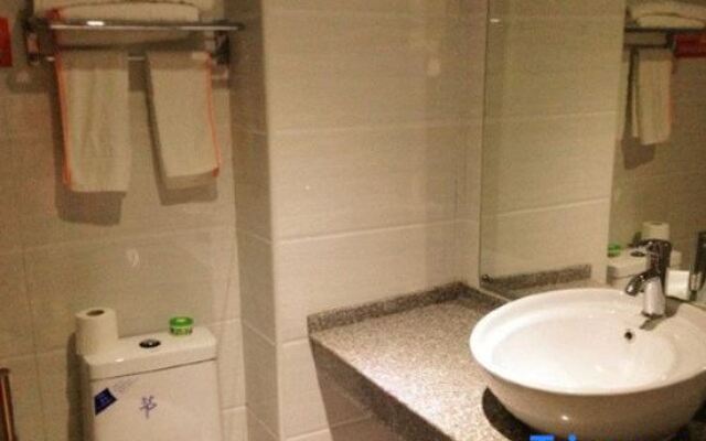 Yiyuan Holiday Hotel