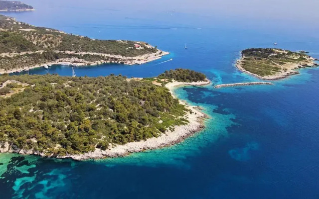 Adamantia Hotel