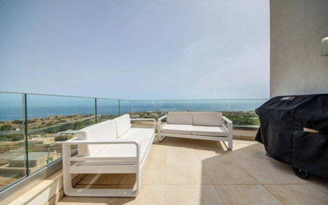 Luxury Penthouse With Private Pool and sea Views, Sleeps 6