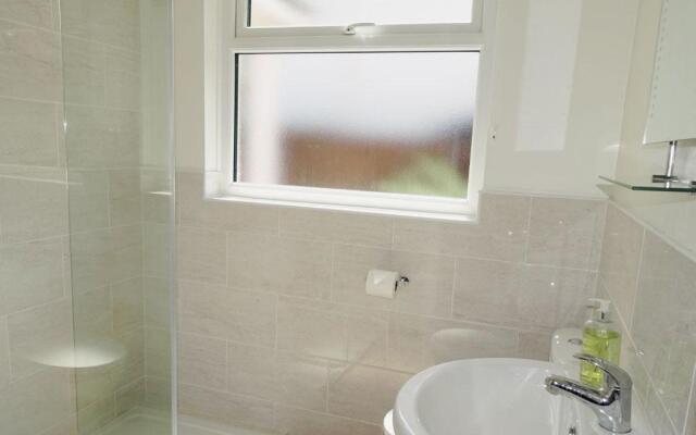 15 Churchfields - Bungalow with Estuary Views and Parking
