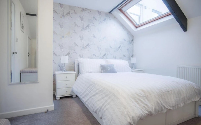 The Penthouse At The Mews - 2 Bedroom Apartment - Tenby