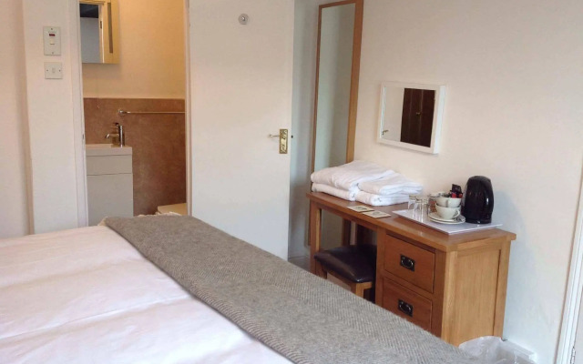 Ty Helyg Guest House