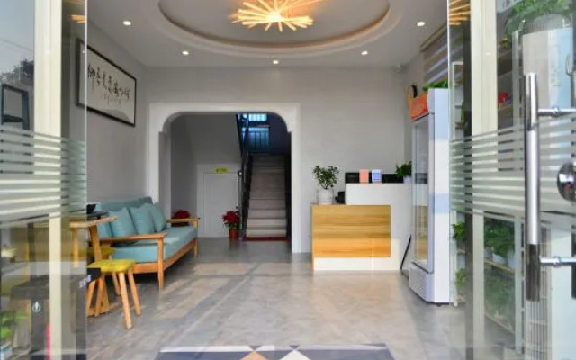 YoLo Inn